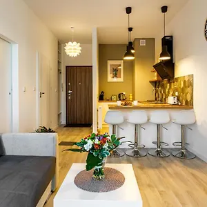Maya's Flats & Resorts 32 - Garden Gate Апартаменты Гданьск